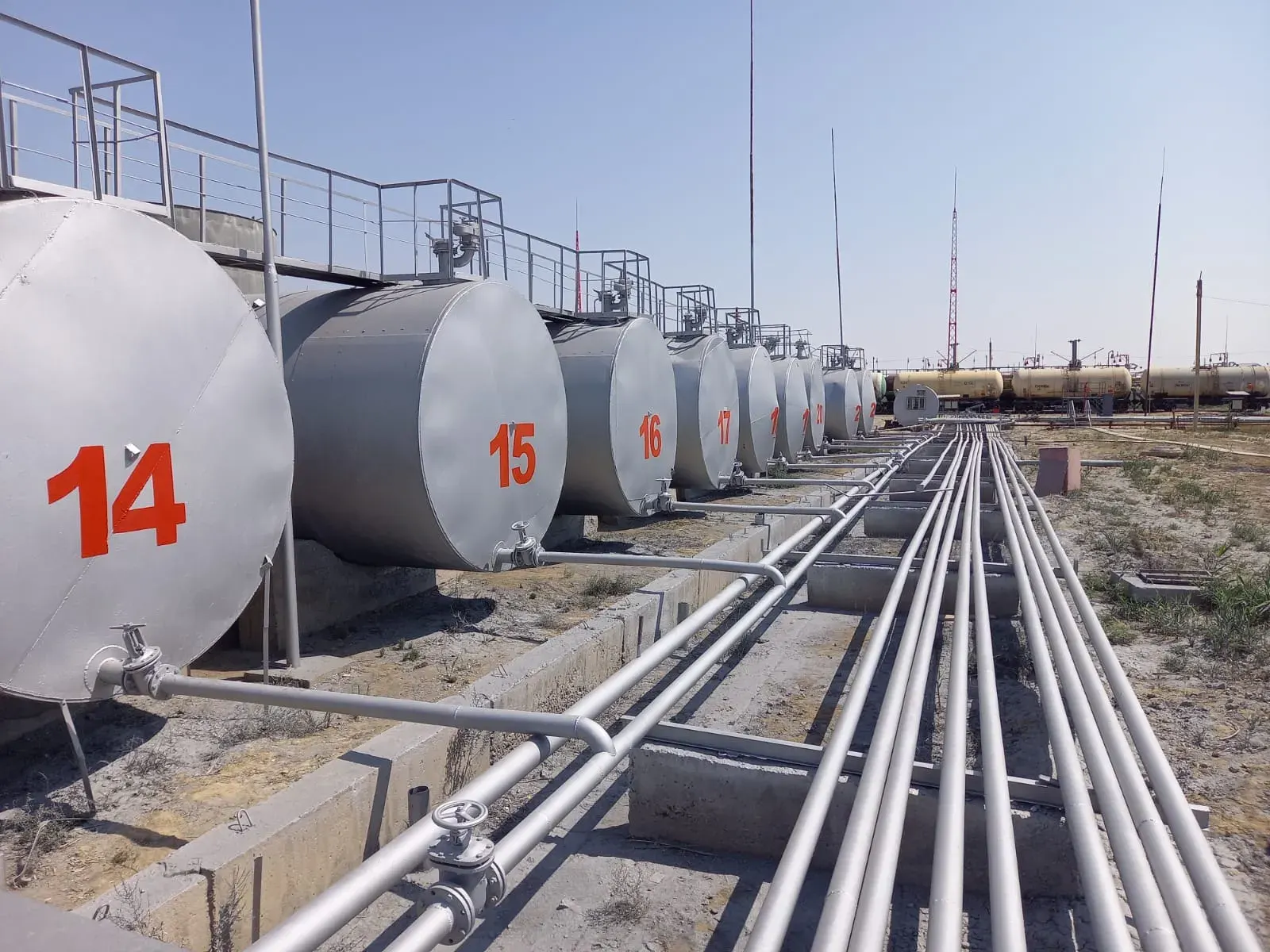 Резервуары РВС нефтебазы, фото 1, Кызылорда