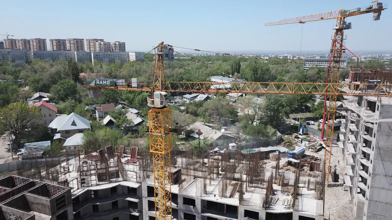 Три башенных крана, фото 1, Алматы
